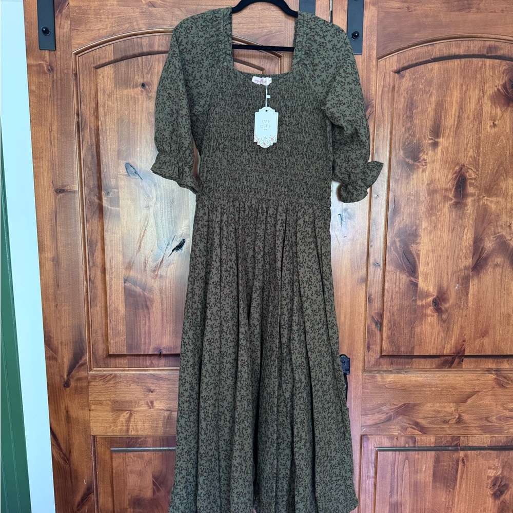 Ivy City Co - NWT Teagan Olive Floral Dress